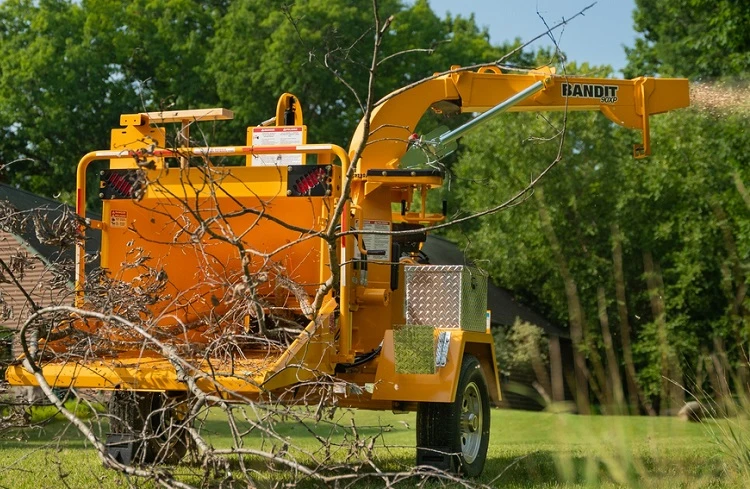 90XP TOWABLE DISC STYLE HAND-FED CHIPPER